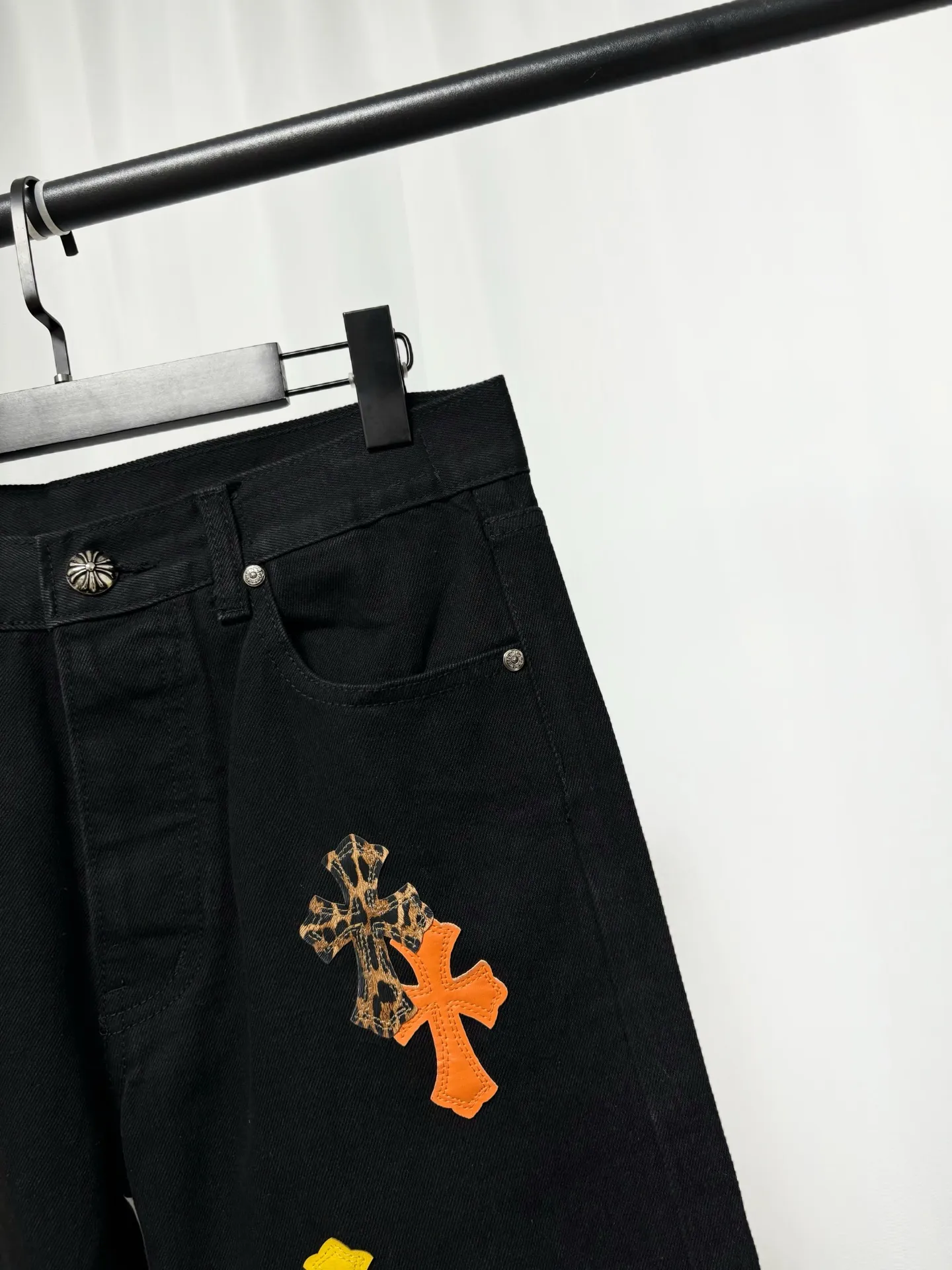 Chrome Hearts Chrome Hearts ， ， ， 。 Classic ， Genuine Leather ， ，Retro ， 。 ， 、 、 ， ， ； ， ， ， ， 。